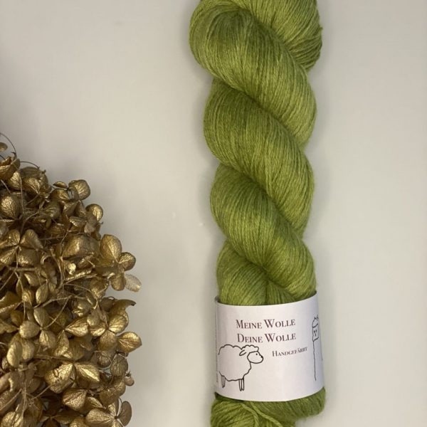 Baby Alpaka - semi solid - Luminous Meadow