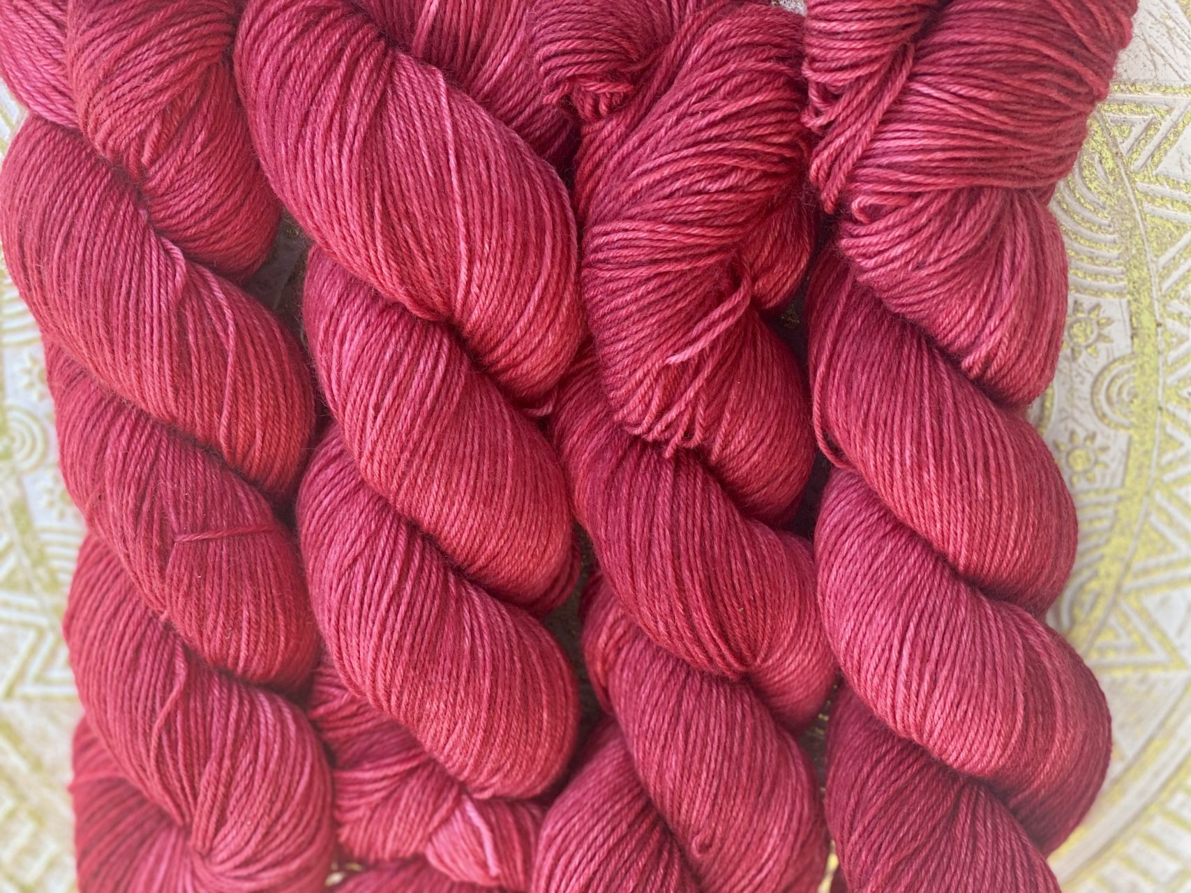 4-fach Sockenwolle fine - semi solid - Passion Red – Bild 3