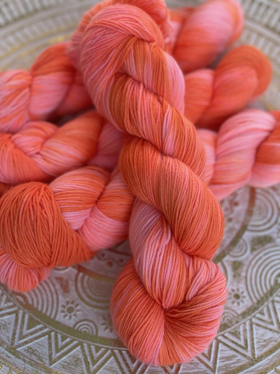 4-fach Sockenwolle fine - Neon Coral – Bild 4