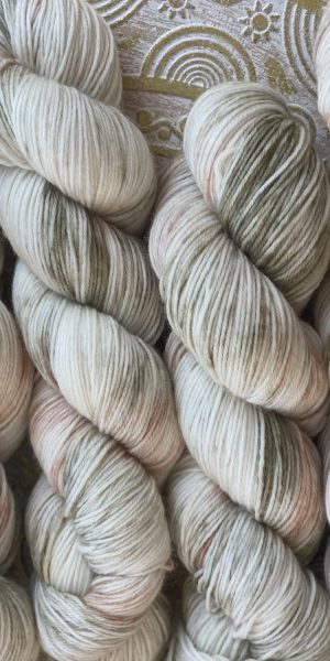 4-fach Sockenwolle fine - Porcelain Petals