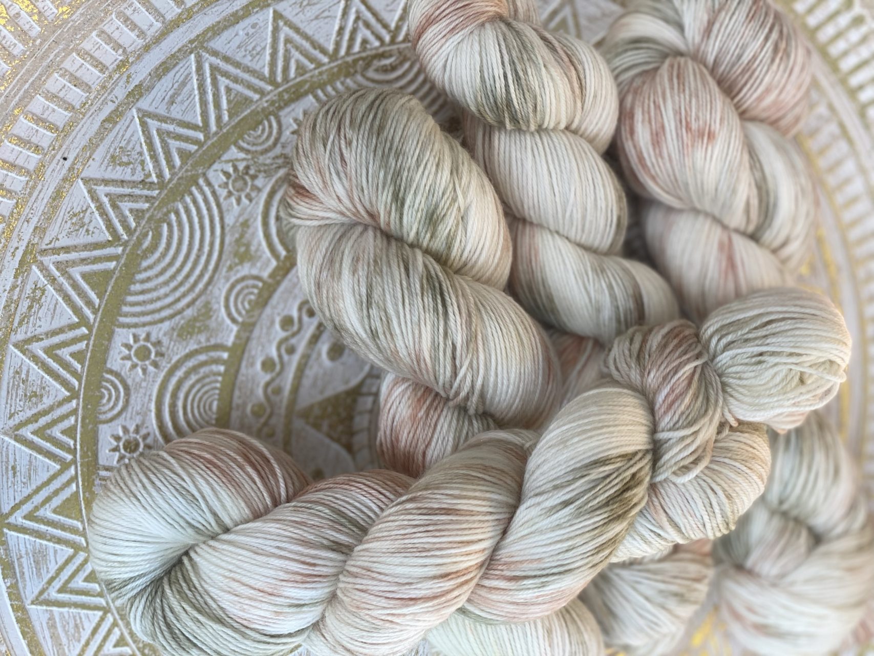 4-fach Sockenwolle fine - Porcelain Petals – Bild 3