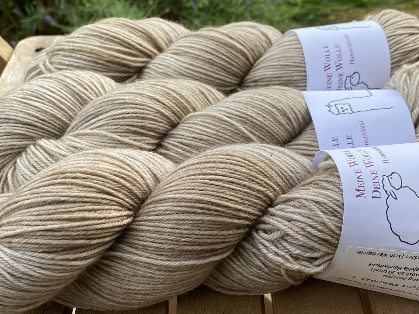 4-fach Sockenwolle fine - semi solid - Sesame Dream – Bild 3