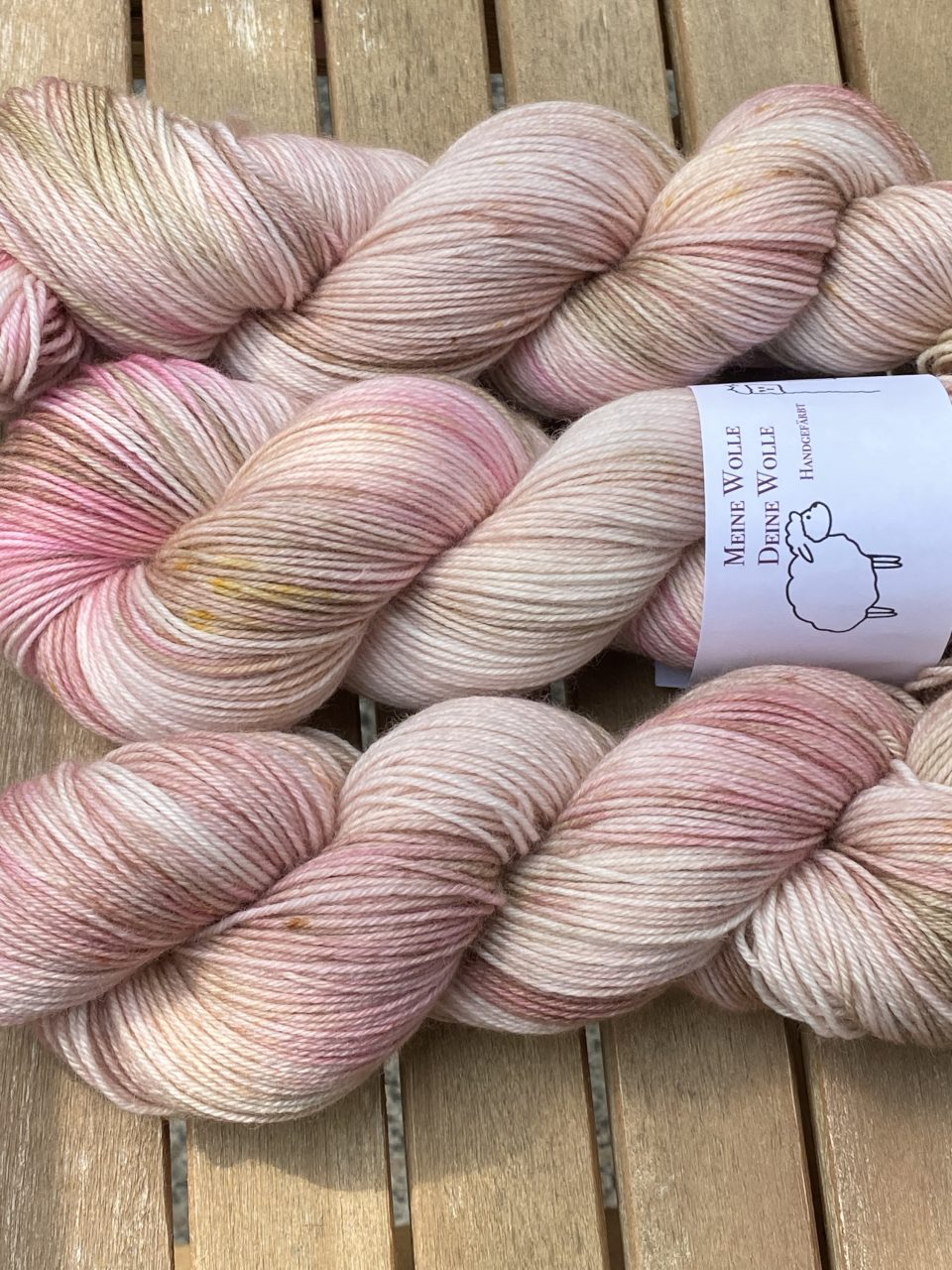 4-fach Sockenwolle fine - Raspberry Milk – Bild 5