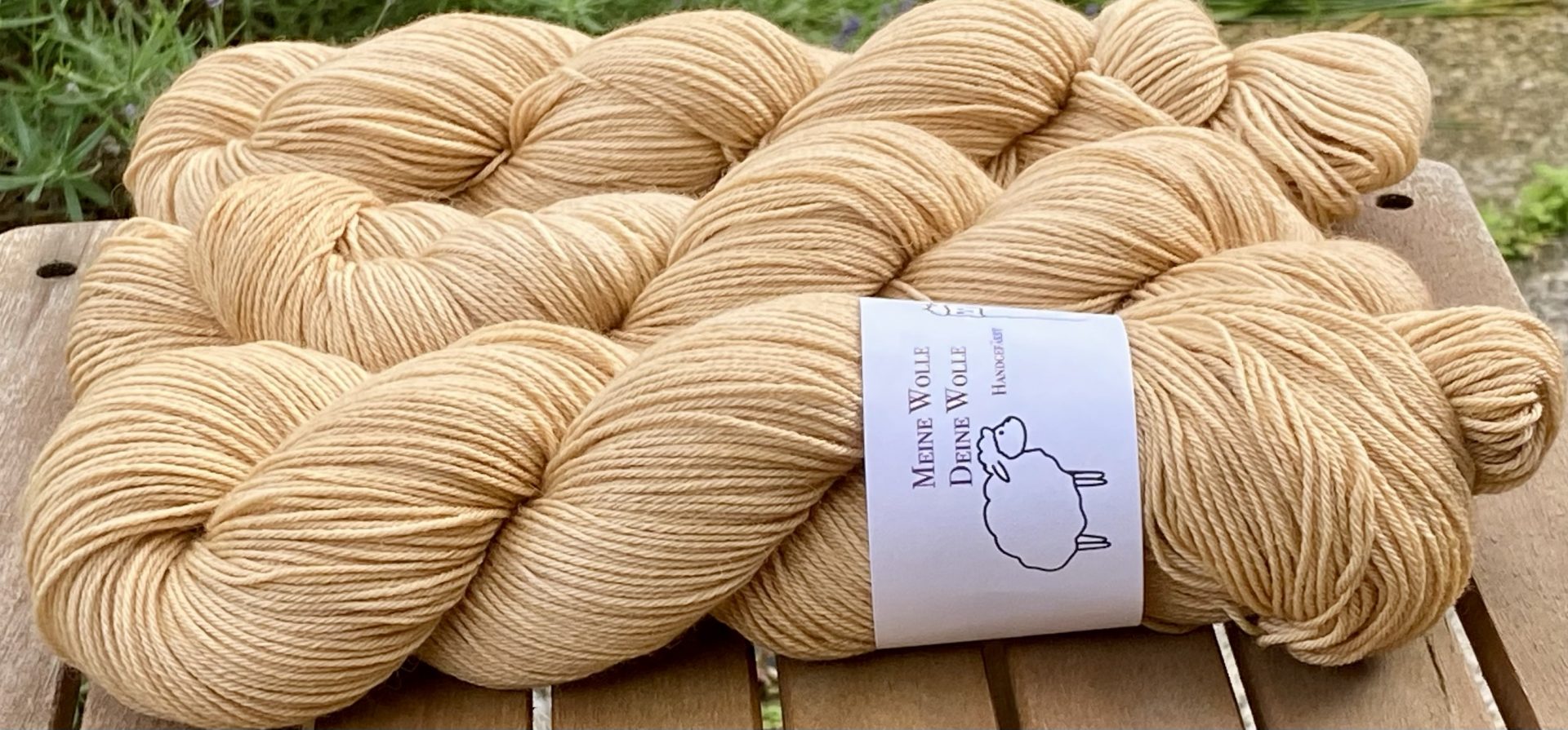 MerinoRoyalSeide - semi solid - Sandy Buff – Bild 3