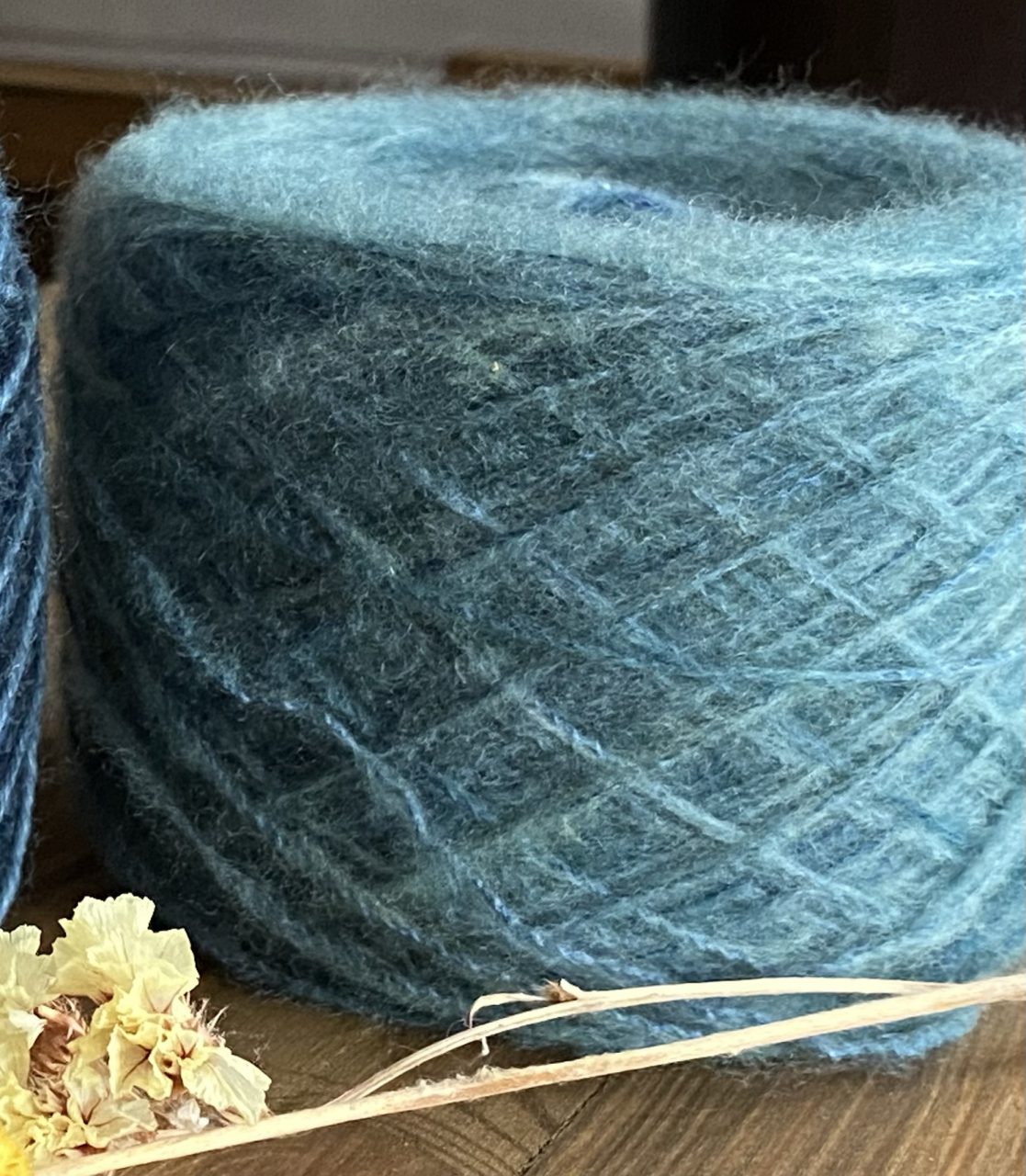 Kuschelwolke Merino|Seide|Kaschmir 50g - semi solid - Echoes of the Abyss – Bild 2