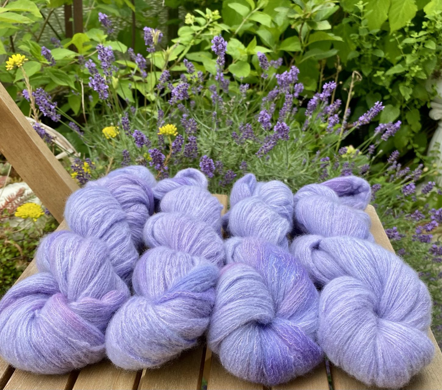 Kuschelwolke Merino|Seide|Kaschmir 50g - semi solid - Soft Lilac – Bild 2