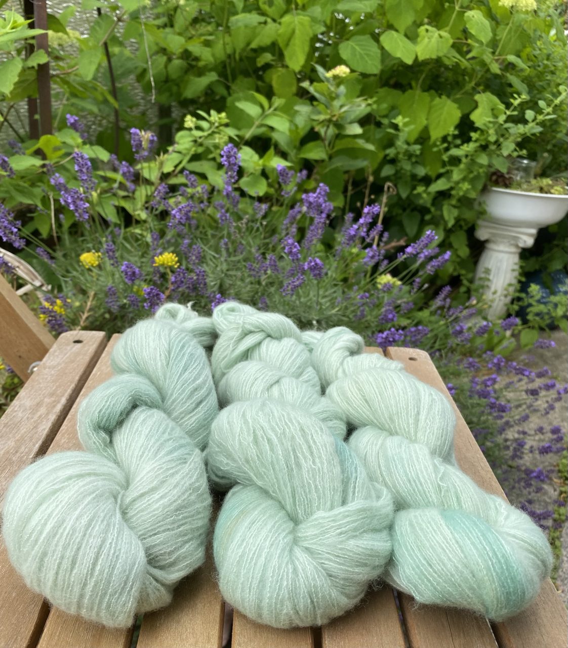 Kuschelwolke Merino|Seide|Kaschmir 50g - semi solid - Mint Cloud – Bild 2