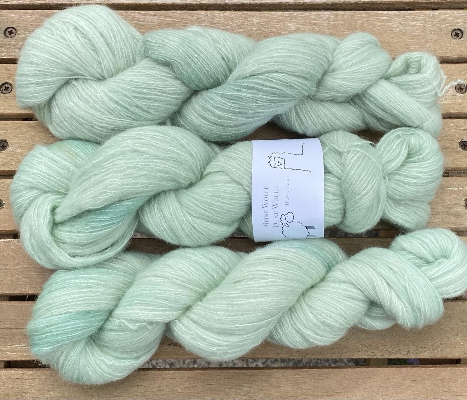 Kuschelwolke Merino|Seide|Kaschmir 50g - semi solid - Mint Cloud – Bild 4