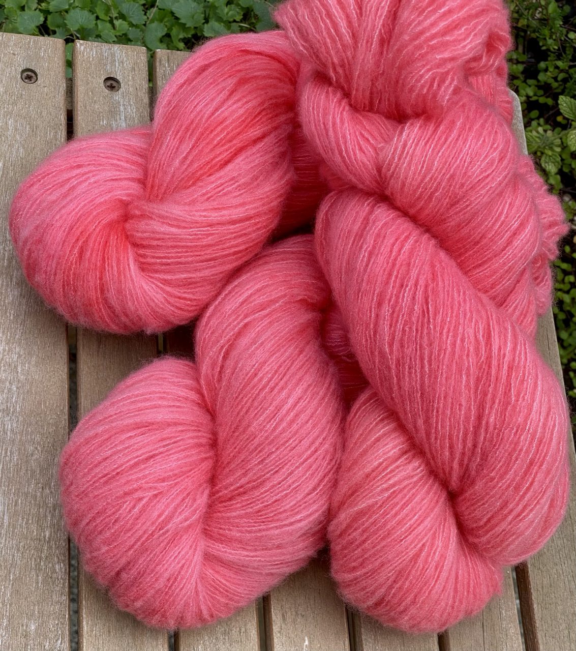 Kuschelwolke Merino|Seide|Kaschmir 50g - semi solid - Tropical Melon – Bild 3