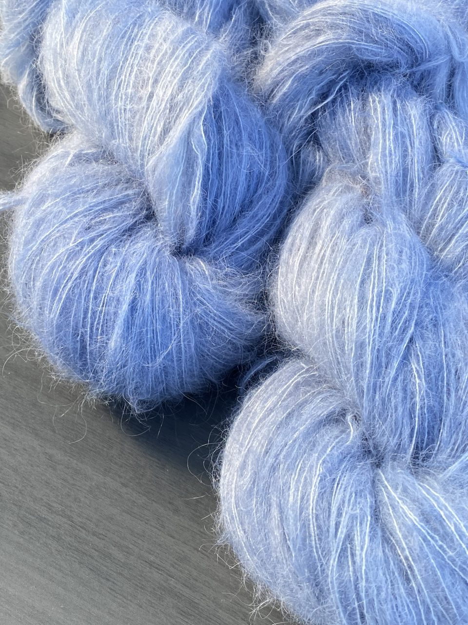 Federleicht Baby Suri|Seide 50g - semi solid - Snow over Fjords – Bild 4