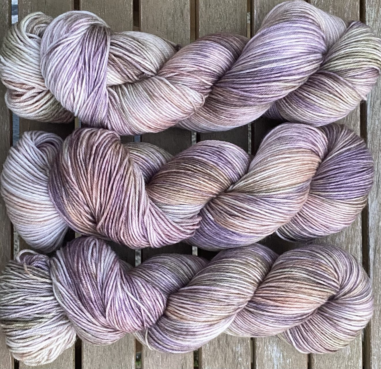 4-fach Sockenwolle fine - Faded Mauve – Bild 3