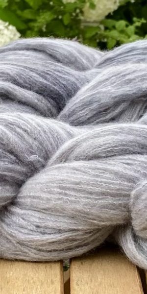 Kuschelwolke Merino|Seide|Kaschmir 50g - semi solid - Silver Metal