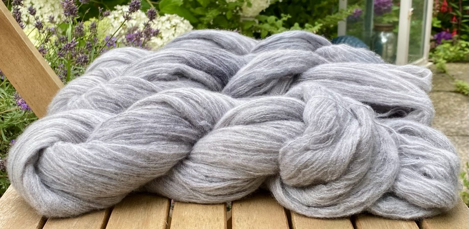Kuschelwolke Merino|Seide|Kaschmir 50g - semi solid - Silver Metal