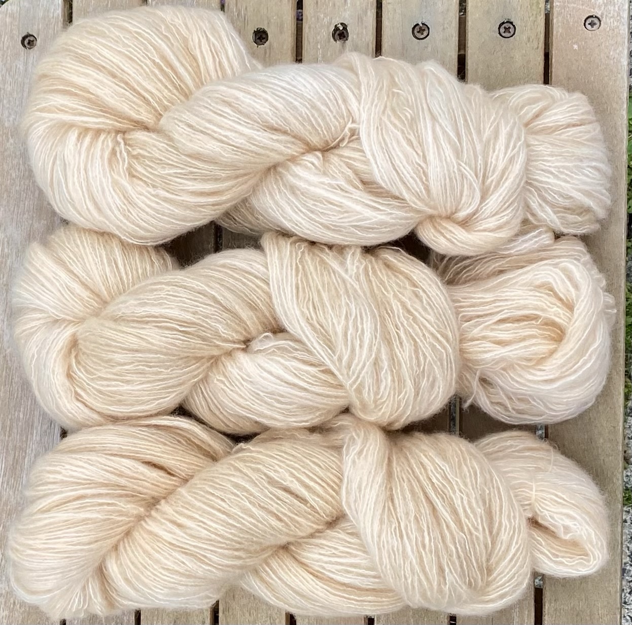 Kuschelwolke Merino|Seide|Kaschmir 50g - semi solid - Creamy – Bild 2