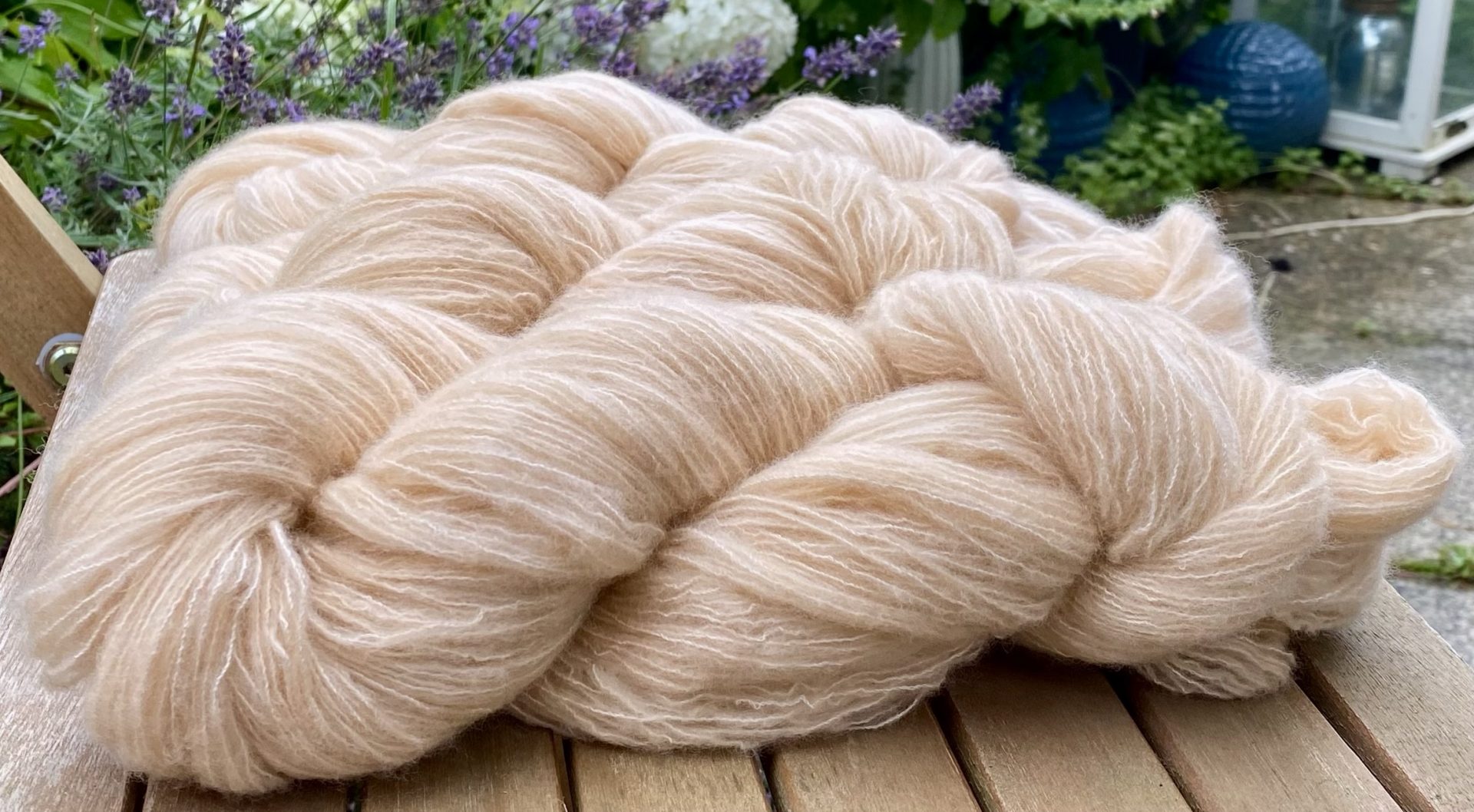 Kuschelwolke Merino|Seide|Kaschmir 50g - semi solid - Creamy – Bild 3