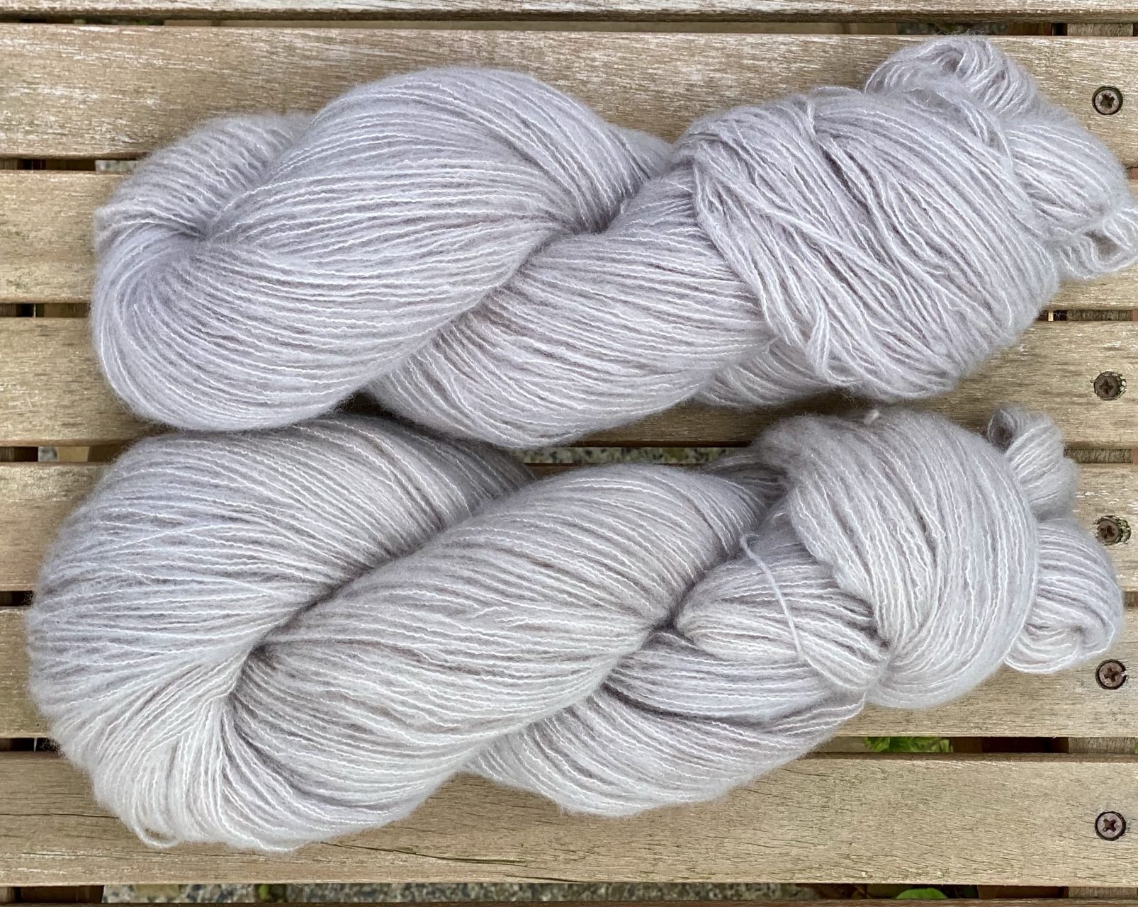 Kuschelwolke Merino|Seide|Kaschmir 50g - semi solid - Greige – Bild 2