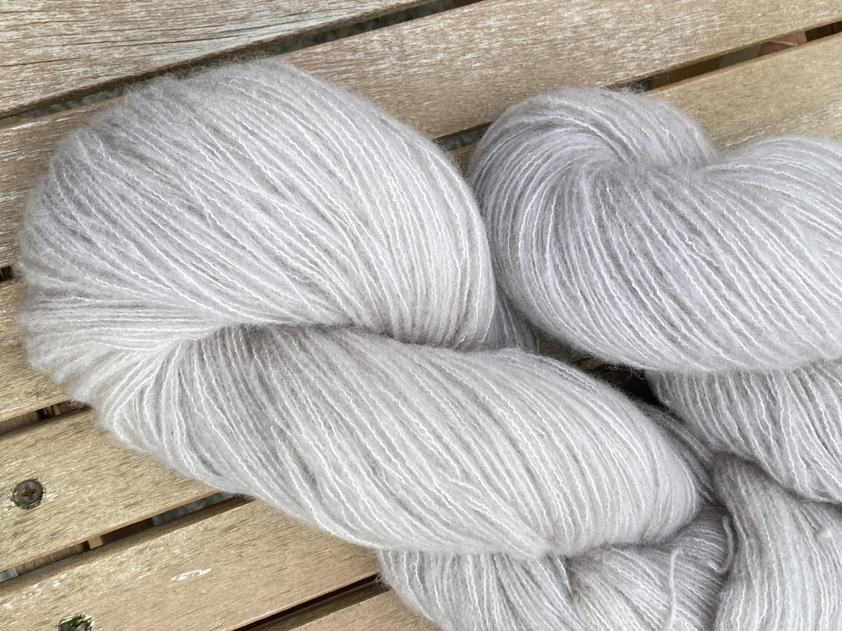 Kuschelwolke Merino|Seide|Kaschmir 50g - semi solid - Greige – Bild 3