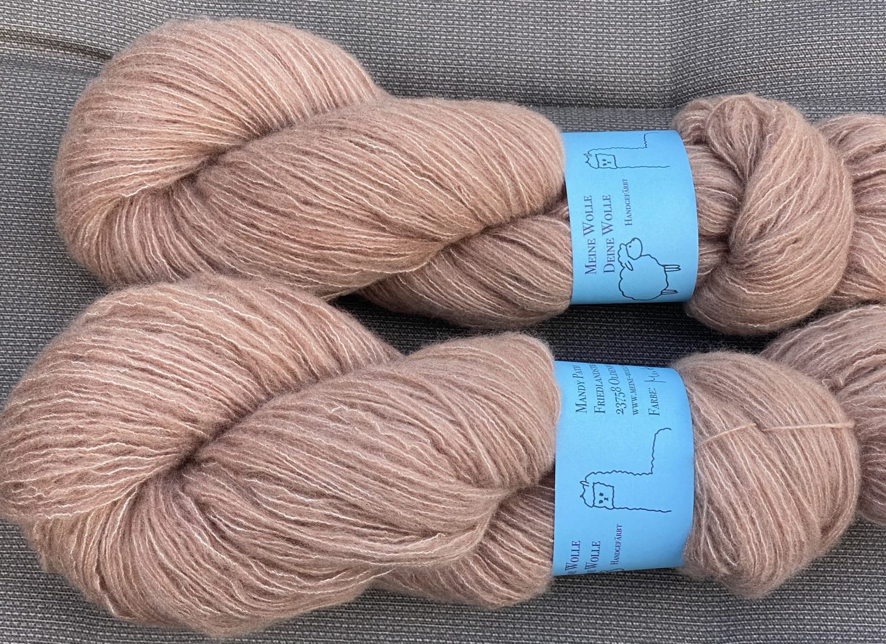 Kuschelwolke Merino|Seide|Kaschmir 50g - semi solid - Muted Truffle light – Bild 2