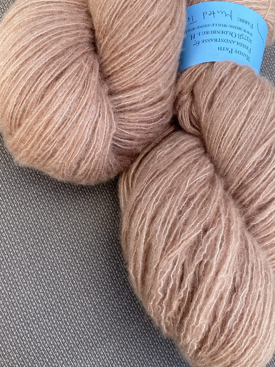 Kuschelwolke Merino|Seide|Kaschmir 50g - semi solid - Muted Truffle light – Bild 3