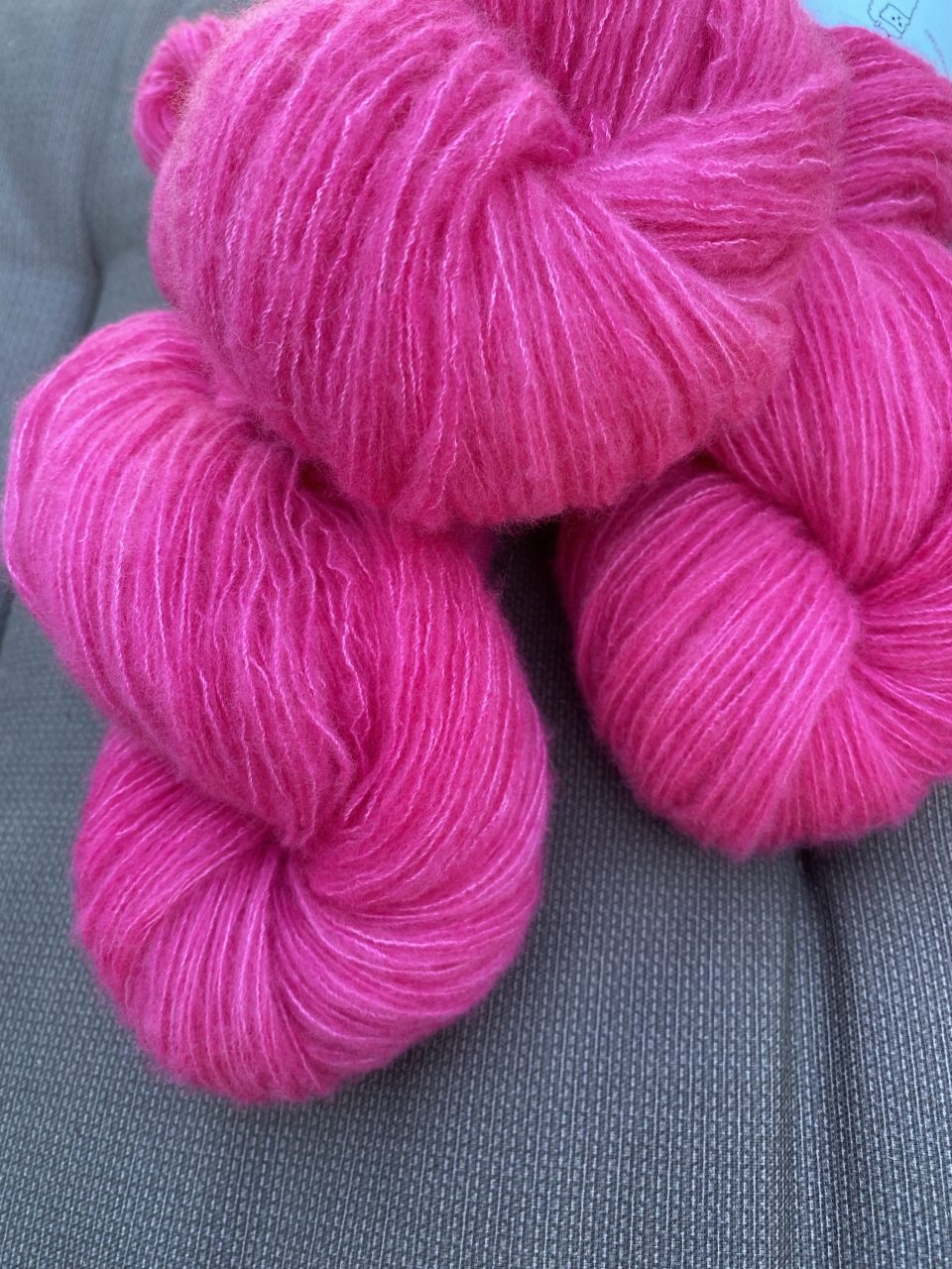 Kuschelwolke Merino|Seide|Kaschmir 50g - semi solid - Pink Fusion – Bild 3