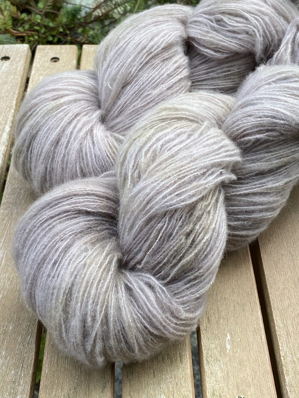 Kuschelwolke Merino|Seide|Kaschmir 50g - semi solid - Carrara – Bild 3