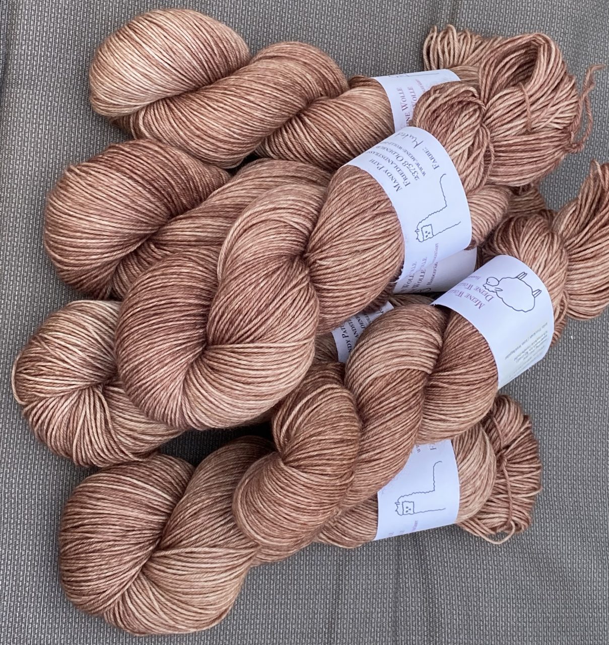 4-fach Sockenwolle fine - semi solid - Muted Truffle – Bild 3