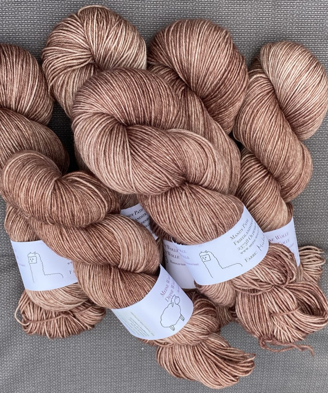 4-fach Sockenwolle fine - semi solid - Muted Truffle – Bild 4