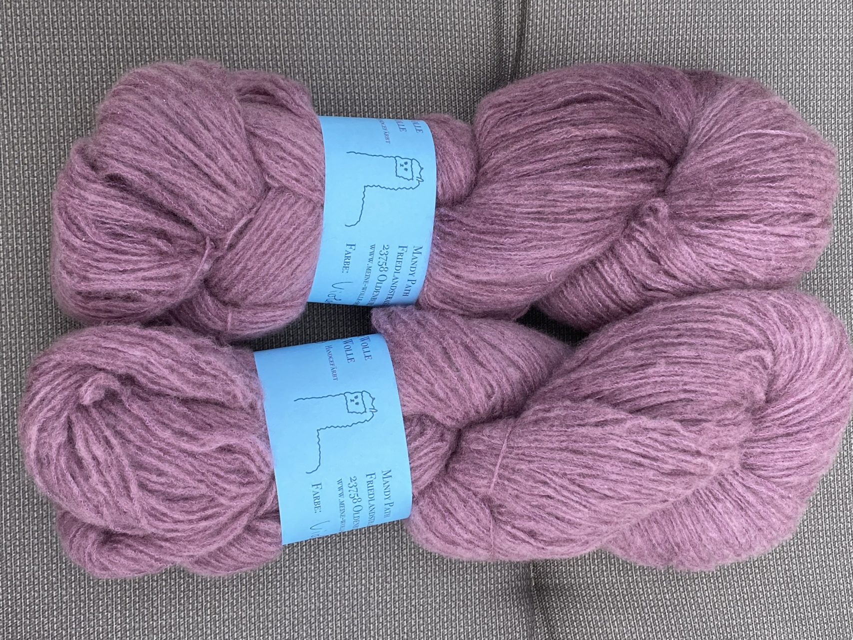 Kuschelwolke Merino|Seide|Kaschmir 50g - semi solid - Violet Plum – Bild 2