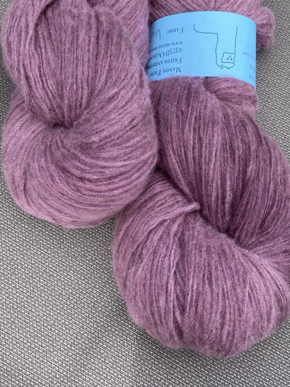 Kuschelwolke Merino|Seide|Kaschmir 50g - semi solid - Violet Plum – Bild 3