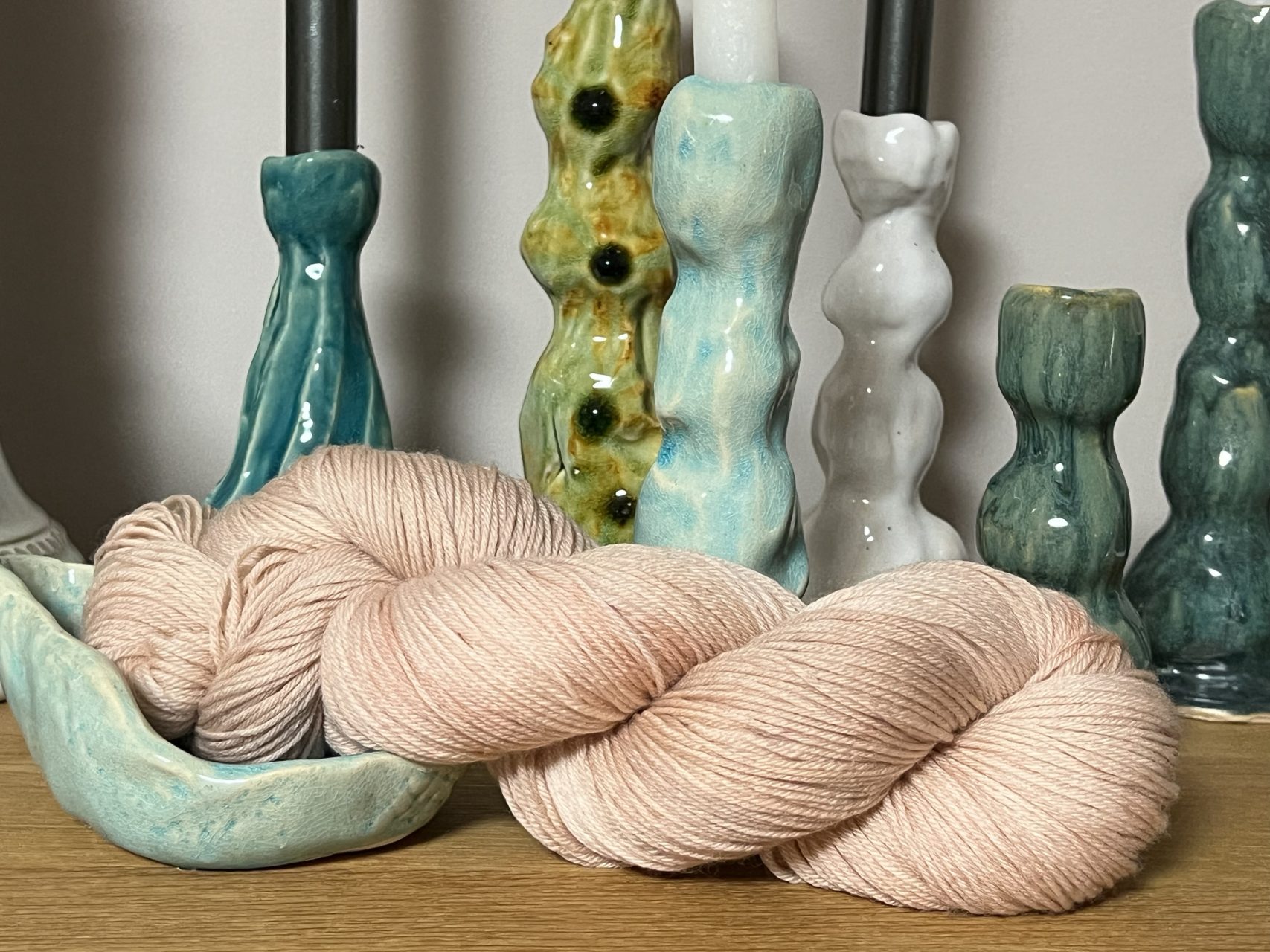 4-fach Sockenwolle extra fein - semi solid - Makeup – Bild 2