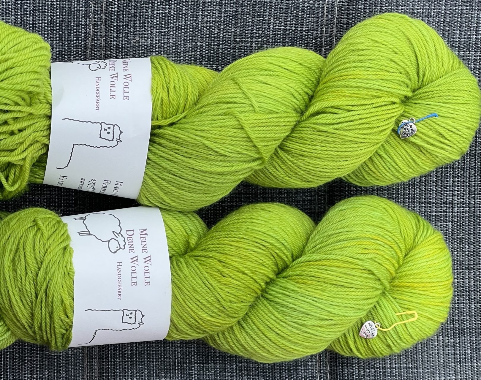 4-fach Sockenwolle extra fein - semi solid - Be Green – Bild 3