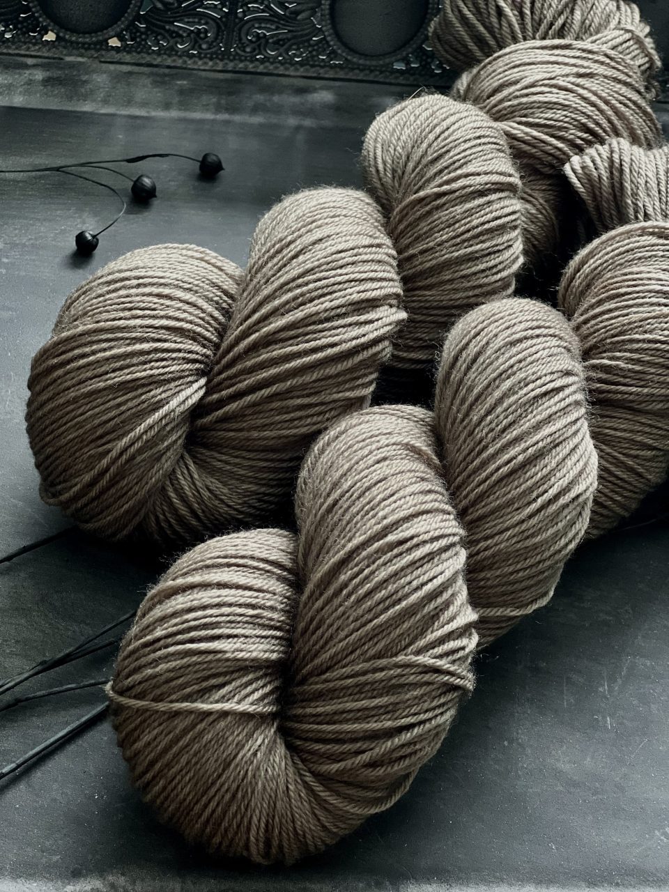 4-fach Sockenwolle extra fein - semi solid - Grayish Green – Bild 2