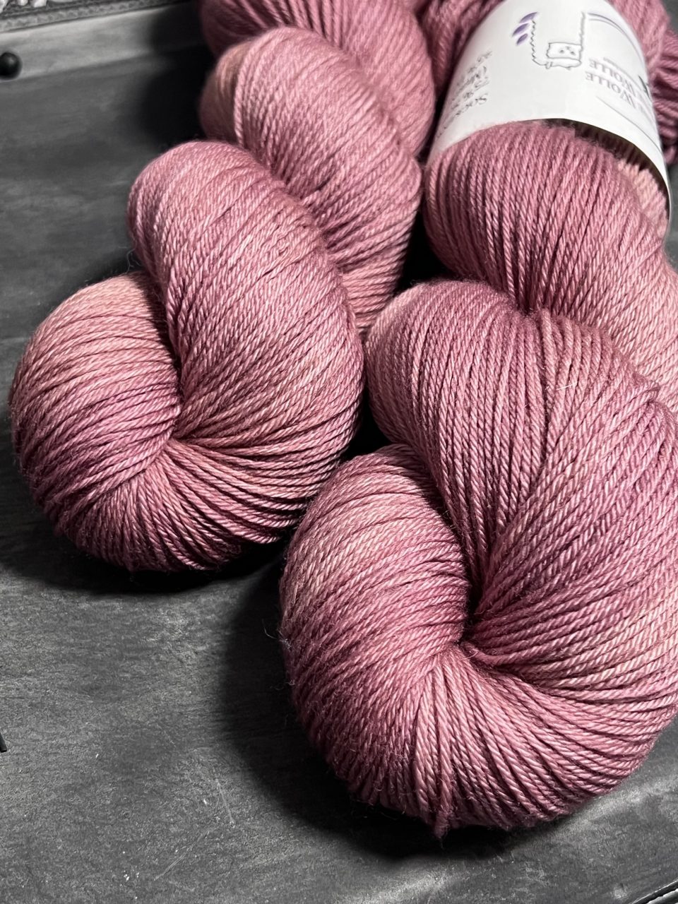 4-fach Sockenwolle extra fein - semi solid - Mauve Mirage – Bild 2