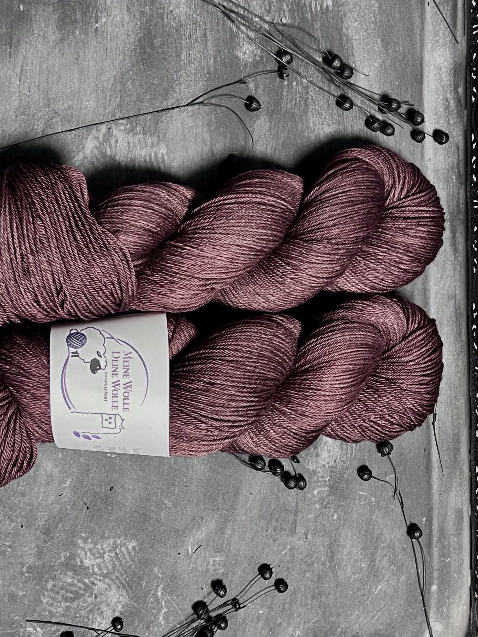 4-fach Sockenwolle extra fein - semi solid - Mahagoni – Bild 3