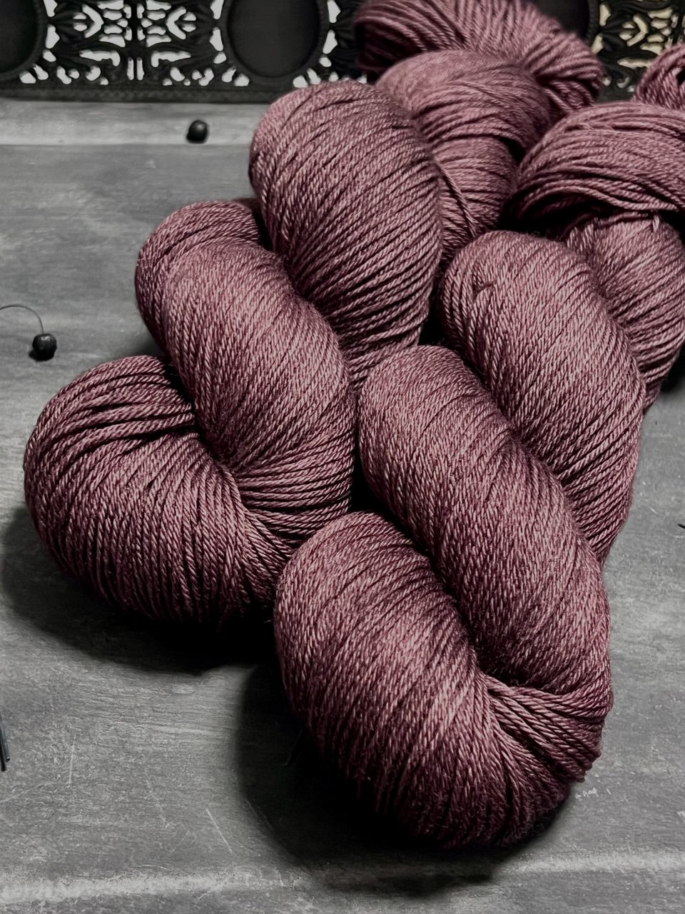 4-fach Sockenwolle extra fein - semi solid - Mahagoni – Bild 2