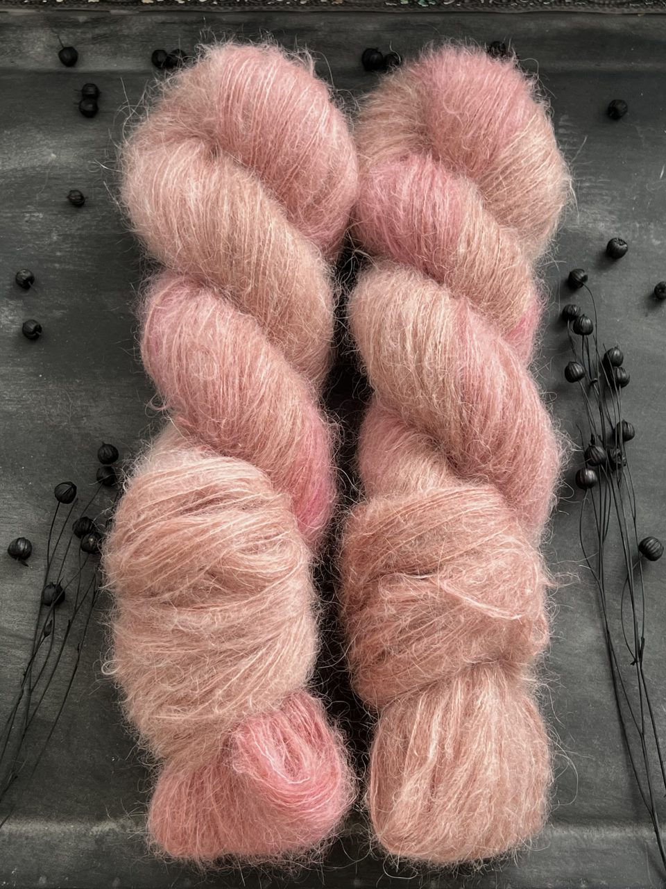 Federleicht Baby Suri|Seide 50g – Dreamy Almond – Meine Wolle Deine Wolle