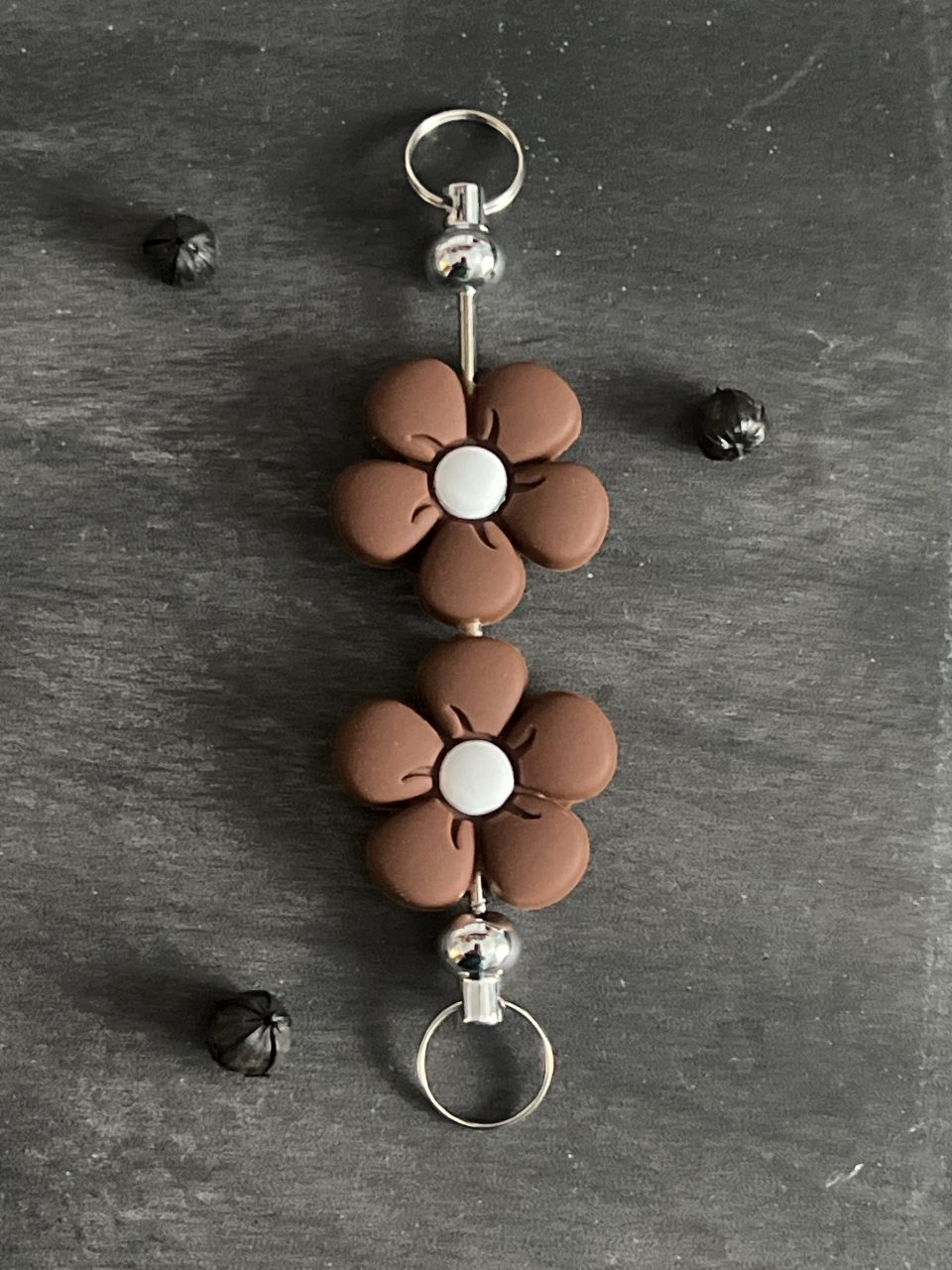 Maschen-/Nadel-Stopper - 1 Set mit 2 Stoppern - Blume dunkelbraun