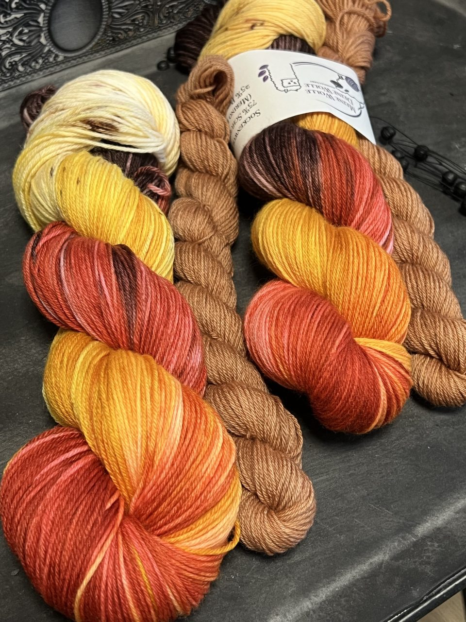 4-fach Sockenwolle extra fein - Autumn Fire mit Mini – Bild 2