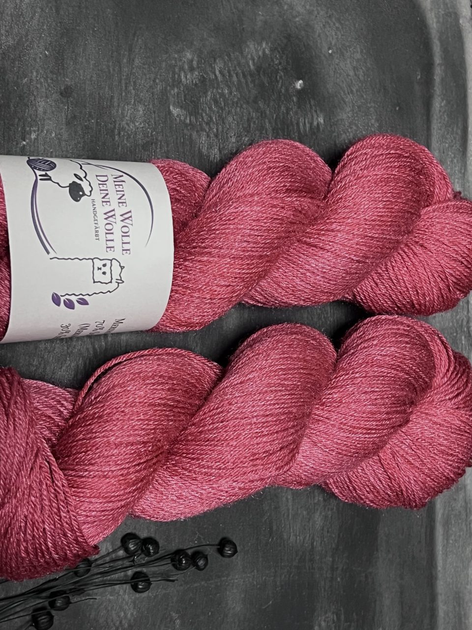 MerinoSeide 70/30 - semi solid - Passion Red – Bild 3